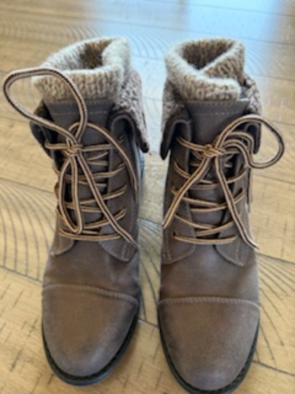 Women's size 7.5 brown suede White Mountain booties - Picture 3 of 3